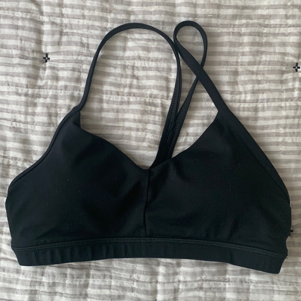 Fleo Black Cross-Back Low-Impact Sports Bra